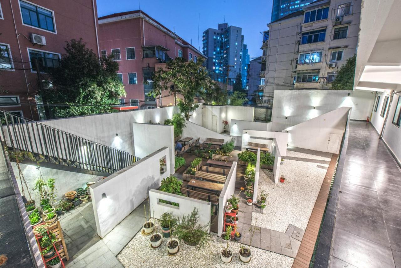 Hidden Garden International Youth Hostel -Near Oriental Pearl &Lujiazui -Garden Social Area -Bar -Cafe -Free Laundry Luggage Storage -24H Front Desk -English Service Shanghai Exterior photo