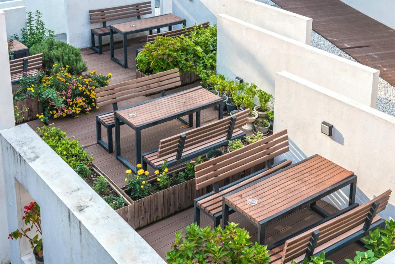Hidden Garden International Youth Hostel -Near Oriental Pearl &Lujiazui -Garden Social Area -Bar -Cafe -Free Laundry Luggage Storage -24H Front Desk -English Service Shanghai Exterior photo
